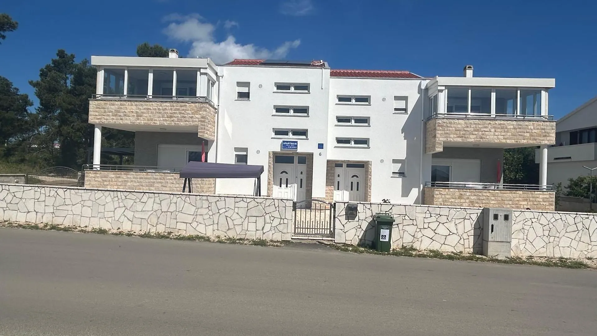 Apartments Nicole Wera Nin